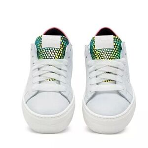 P448 Lace Up Low Top Sneakers Size 8